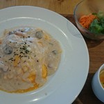 ウフウフガーデン - オムライス　ホワイトソース