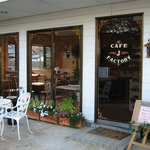 CAFE J-FACTORY - 階段上がるとこんな感じです