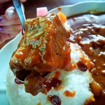 レストラン ペニーレイン - 2016/5 のビーフカレーのお肉あっぷ