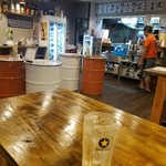 立ち酔い 超人 - 広々とした店内