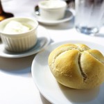 Steak＆Trattoria Carnesio - デンマークの塩パン
　燻製ホイップバター