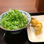 丸亀製麺 - かけうどん(並) 290円 + かしわ天 (クーポンで無料)