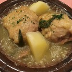 スペイン料理銀座エスペロ - ランチ２の皿より。
若鶏の煮込み、（ソース名はバジルと何とか、でした。）