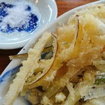 鯨荘 塩町館 - 長ネギの  天ぷら  でした
      じつに  美味しく  葱の美味しさ  再認識しました