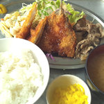 キッチンＫ - ある日のBランチ♬(あじとイカフライ&豚生姜焼き)