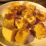 QUÁN BỤI - Vietnamese Bistro - 揚げ豆腐のレモングラス添え