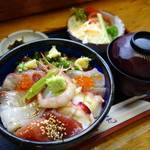 益元 - 海鮮丼（\1180税込み）