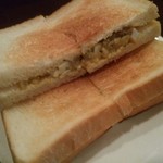 ホワイトラベル - 今日の玉子サンドはカレーミンチ入り〜♪