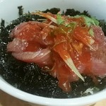 李朝園 - 韓国風マグロ海鮮丼。タレをかけて・・・