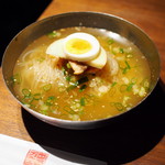 万両 - 本格韓国冷麺(小)（500円）