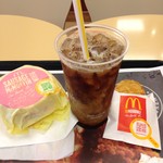 マクドナルド - ソーセージエッグマフィンセット。　包み紙したままでゴメンなさい