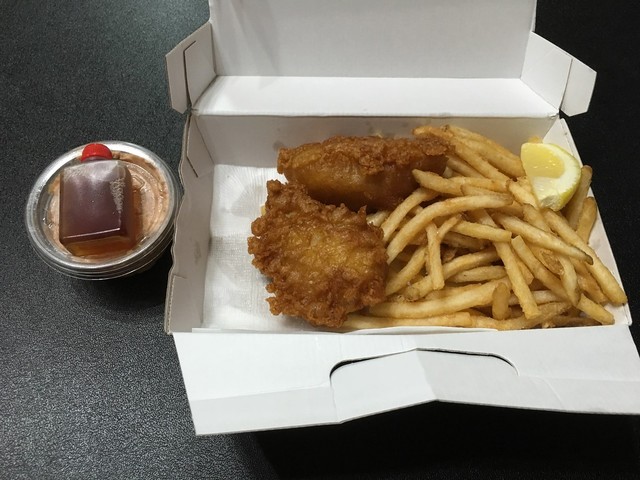 確認用　フィッシュ＆チップスバンの店員 バンクーバーでフィッシュアンドチップスを食べるなら「Pajo's