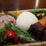 おむすび まるさんかく - おむすび弁当（野菜がいっぱい）