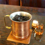 Good-Day - アイスコーヒー（単品￥470）は、銅マグでの提供。飲むと、立ち上る冷気が見えるほどだ