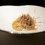 エクアトゥール - オマール海老のポワレ、フカヒレ、白ワインソース、サマートリュフ