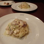 パスタは二皿に分けて持ってきてくれます