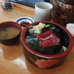 橘寿司支店 - 鉄火丼750円