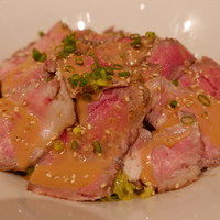 炭火焼肉　にくたらし　熊本上乃裏店 - 野菜の見えないローストビーフサラダ