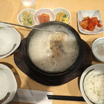 Mika - ランチ参鶏湯 1080円
                        ごはん、キムチ、おかず、味追加塩胡椒 がついてます。