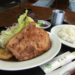 犬伏 とみや - 生姜焼き定食をいただきました。