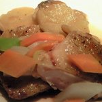 鶏のもも肉の網焼き　ジャガイモのブランジュール風　ロックフォールソース