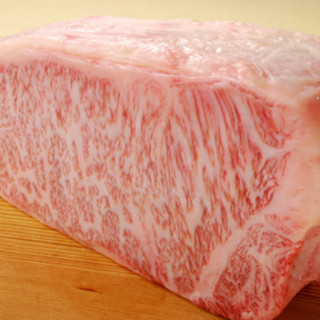 A delicious Steak made from A5 Japanese black beef. Exquisite taste to enjoy with all five senses