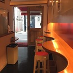 cafe VAN 新橋5丁目店 - お好み焼き屋さんの近くのカフェで食休み〜♪