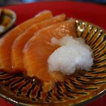 蕎麦処鏑屋響 - 漬けサーモン（蕎麦点心）