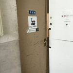 カモシカ書店 - このドアを開けます。