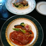 ガレ - 肉料理　豚肉トマト煮込
            魚料理　鯛のポワレ？