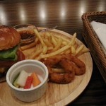 ALBERGO BURGERS ＆ BEER　DINING - チーズバーガー　2016.6