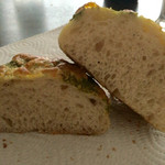 かめぱん - 塩パンバジルチーズ（168円）