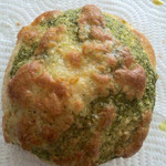 かめぱん - 塩パンバジルチーズ（168円）