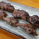 焼き鳥みかみ - 肝(上)・ハツ(下)