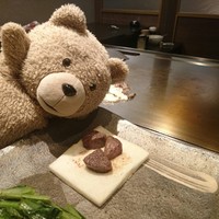 ステーキ＆ワイン いしざき - 食パンの上に着地したお肉