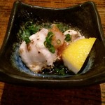 旬魚旬菜まるとび - お通し。フグの白子ポン酢。