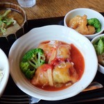 Kafeshi Toron - メイン：ロールキャベツ・小鉢：エビのチリマヨ、豚生姜焼き