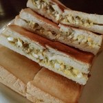 ホワイトラベル - 今日の玉子サンドはカレーミンチ入り〜♪