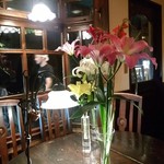 ホワイトラベル - 窓際にはカサブランカ
      好きな花です