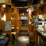 や台ずし 天六町 - お店の奥から入口方面を撮っています。 綺麗な店内でした。 左にレジが見えますね。