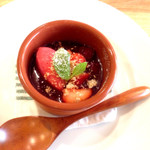 築地フレンチ メゾンミッシェル - デセール：ココナッツのブラマンジェ　ベリーソース。