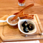 築地フレンチ メゾンミッシェル - アミューズ:しったか貝のポシェ・豚肉のリエット。