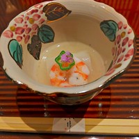 小猿 - 先付け。爽やかな初夏にぴったりのお味でした。