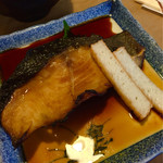 大衆割烹 三州屋 - 煮魚？と思ったら銀むつ焼きにタレがたっぷり