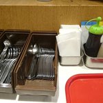 カレーの王様 - カレーの王様 青山店 ＠外苑前 サラダドレッシングとカトラリー