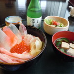 Kajiyabashi - 充実の海鮮丼