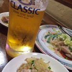 蒸し鶏の葱ソース 丁寧に蒸し上げられた柔らか鶏に絶品の塩味葱ソース☆