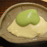 鳥匠 いし井 - 付き出し➀おぼろ豆腐、枝豆ピューレ添え