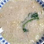 喜太郎 - No.5セット（ラーメン＋半チャーハン）こってりトッピング
チャーシューもメンマもナルトも全て背脂に隠れている
が、くどくない
刻んだネギにミョウガが少し香るのは、狙いか偶然か絶妙な爽やかさ