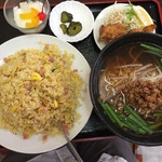 四季紅 - 炒飯定食　980円